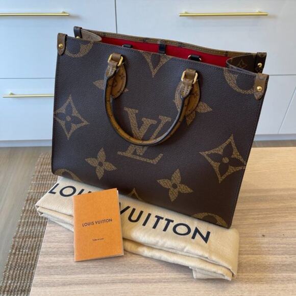 Onthego MM Bag Monogram and Monogram Reverse Tote Bag - Picture 1 of 11